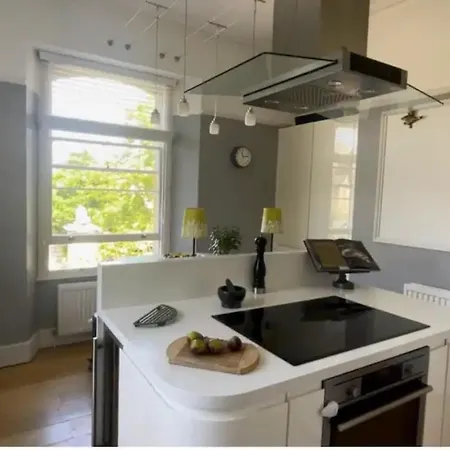 Fashionable 2bd Flat - Redland Apartman *