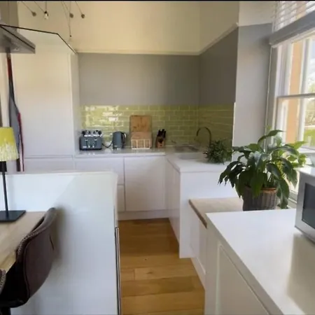 Fashionable 2bd Flat - Redland *